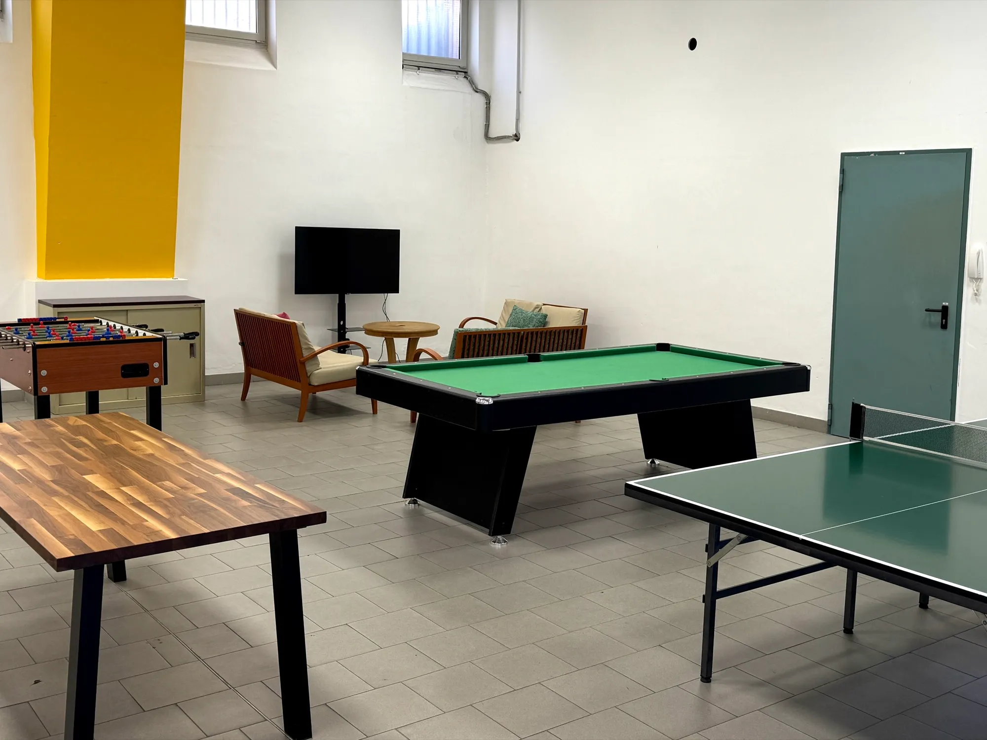 Sala ricreativa del pensionato universitario con biliardo e biliardino